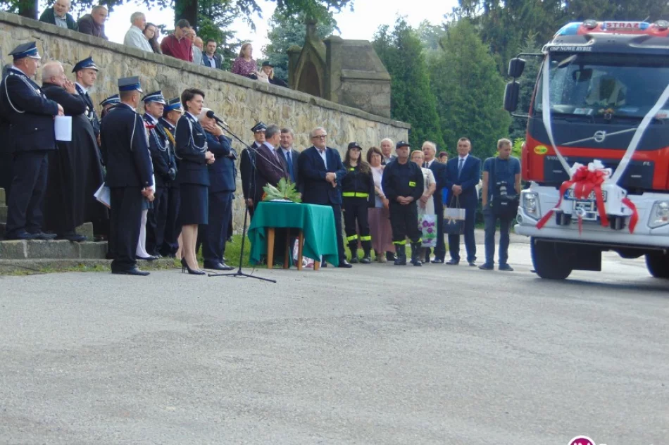 Przekazanie nowego samochodu strażackiego  OSP w Nowym Rybiu - zdjęcie 3