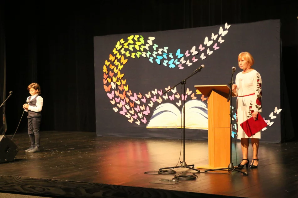 Podczas uroczystej gali nagrodzono najlepszych uczniów szkół miejskich - zdjęcie 2