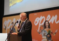 Ponownie wybrany na stanowisko prezesa - zdjęcie główne