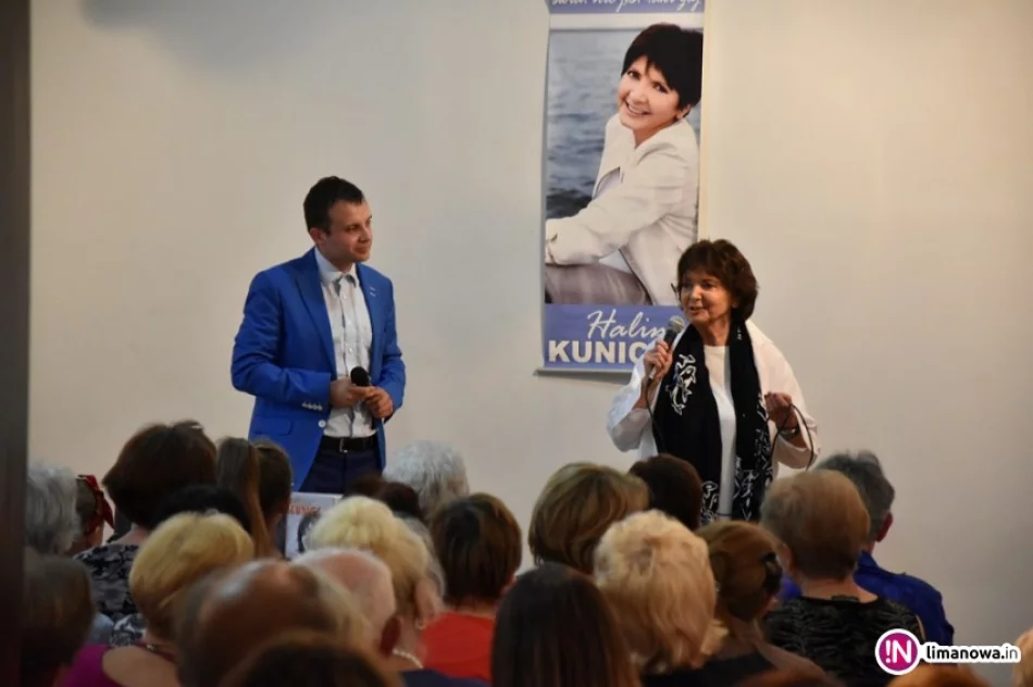 Halina Kunicka w bibliotece - zdjęcie 4