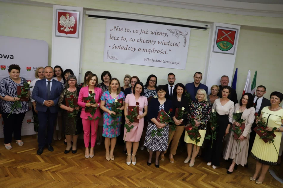 Podsumowanie roku szkolnego 2021/2022 – nagrody dla uczniów i podziękowania dla nauczycieli - zdjęcie 2