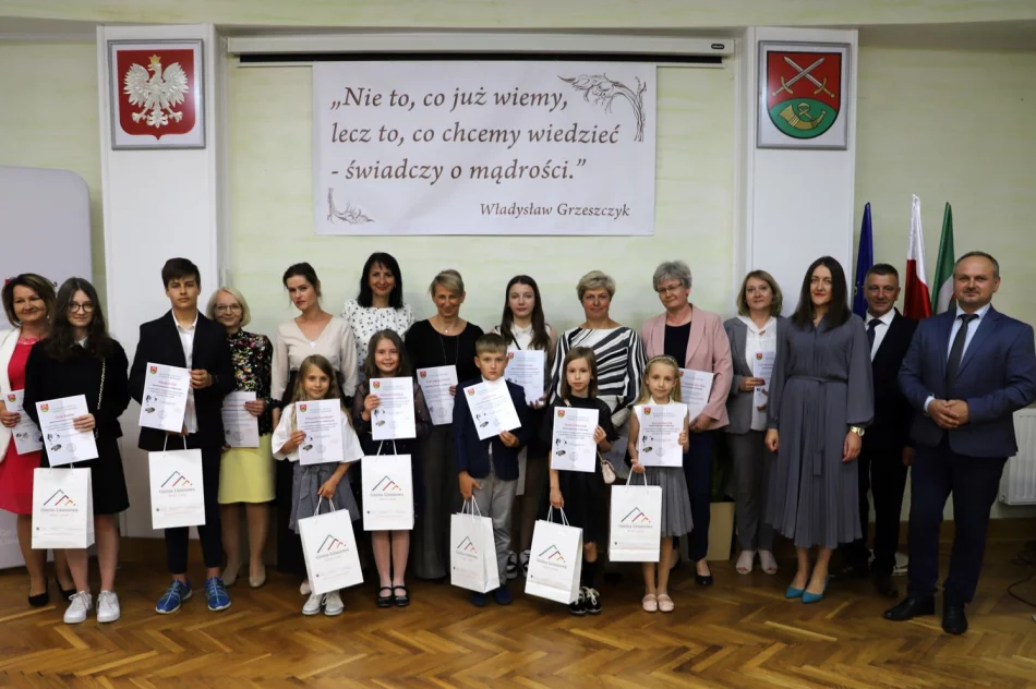 Podsumowanie roku szkolnego 2021/2022 – nagrody dla uczniów i podziękowania dla nauczycieli - zdjęcie 3