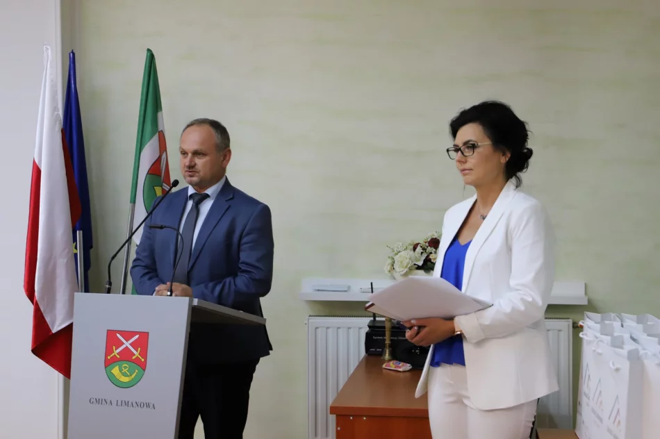 Podsumowanie roku szkolnego 2021/2022 – nagrody dla uczniów i podziękowania dla nauczycieli - zdjęcie 6