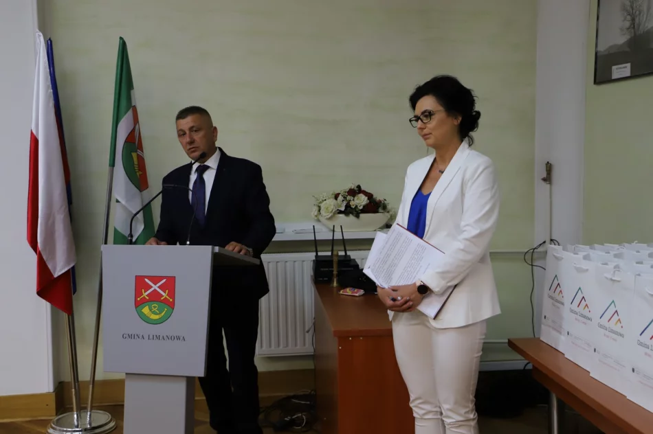 Podsumowanie roku szkolnego 2021/2022 – nagrody dla uczniów i podziękowania dla nauczycieli - zdjęcie 7