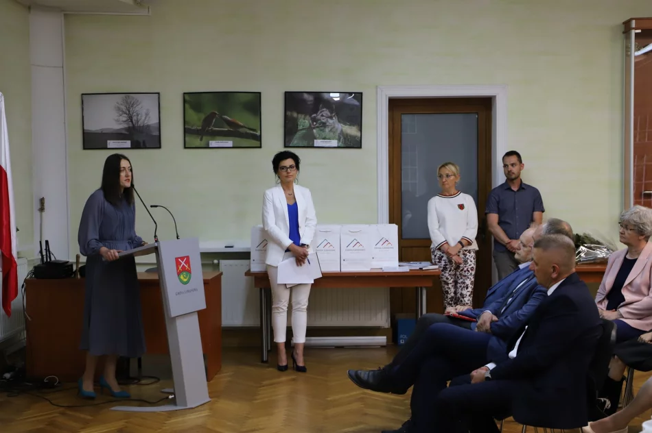 Podsumowanie roku szkolnego 2021/2022 – nagrody dla uczniów i podziękowania dla nauczycieli - zdjęcie 8