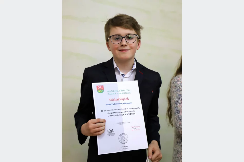 Podsumowanie roku szkolnego 2021/2022 – nagrody dla uczniów i podziękowania dla nauczycieli - zdjęcie 12