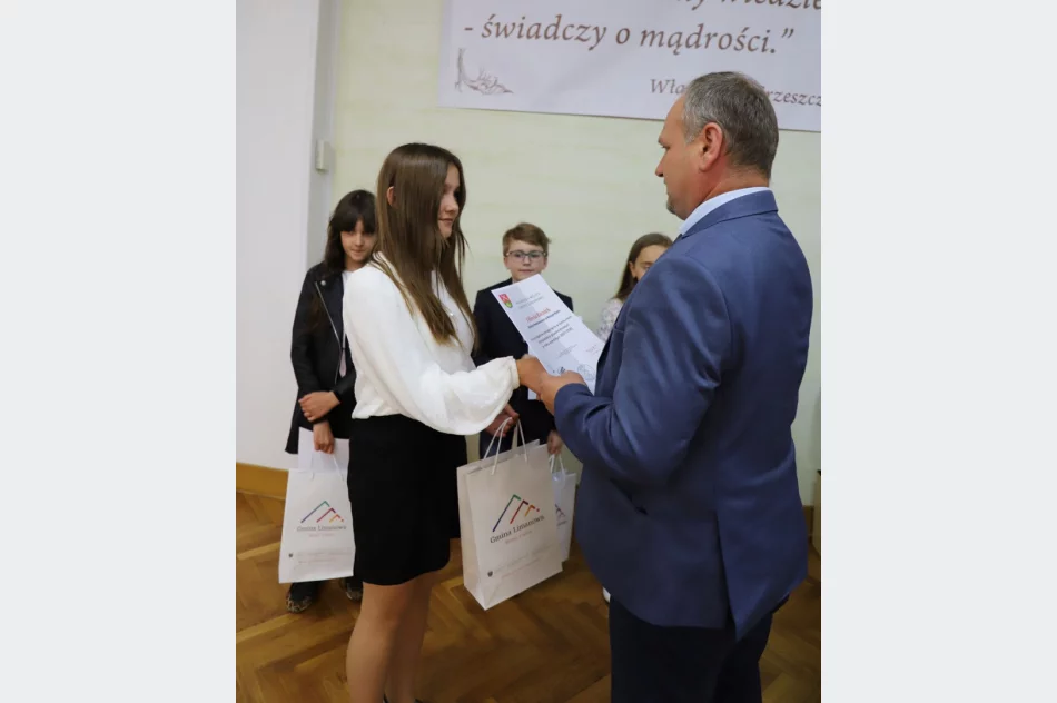 Podsumowanie roku szkolnego 2021/2022 – nagrody dla uczniów i podziękowania dla nauczycieli - zdjęcie 14