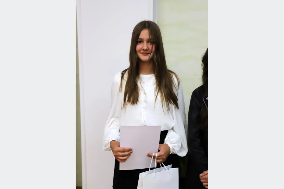 Podsumowanie roku szkolnego 2021/2022 – nagrody dla uczniów i podziękowania dla nauczycieli - zdjęcie 15