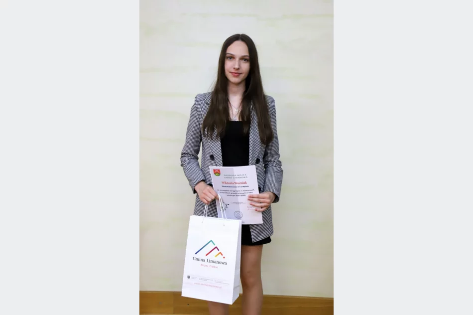 Podsumowanie roku szkolnego 2021/2022 – nagrody dla uczniów i podziękowania dla nauczycieli - zdjęcie 19