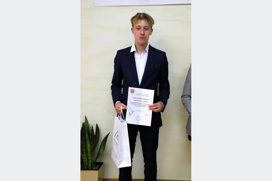 Podsumowanie roku szkolnego 2021/2022 – nagrody dla uczniów i podziękowania dla nauczycieli - zdjęcie 20