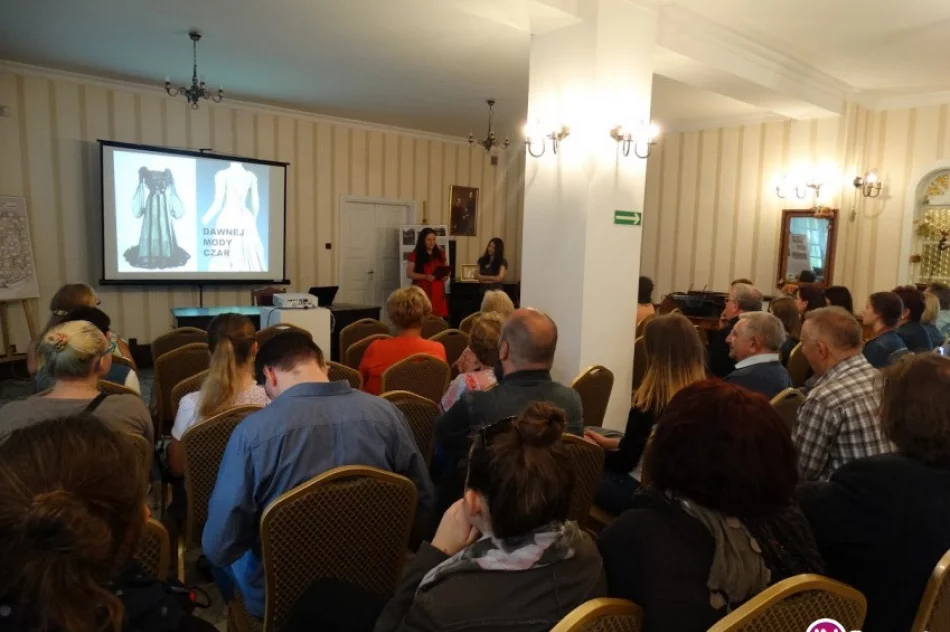 Czar mody dawnej w Muzeum Regionalnym Ziemi Limanowskiej - zdjęcie 4