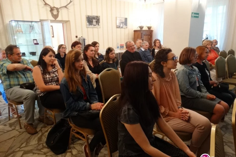 Czar mody dawnej w Muzeum Regionalnym Ziemi Limanowskiej - zdjęcie 2