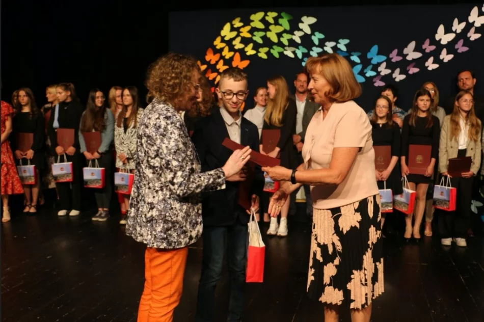 Uczniowie docenieni za osiągnięcia - zdjęcie 5