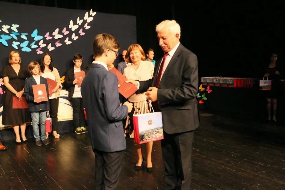 Uczniowie docenieni za osiągnięcia - zdjęcie 7