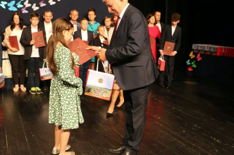 Uczniowie docenieni za osiągnięcia - zdjęcie 16