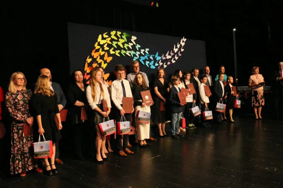 Uczniowie docenieni za osiągnięcia - zdjęcie 17