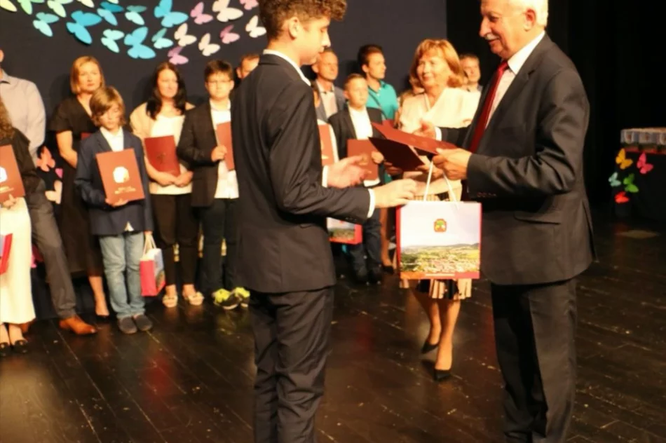 Uczniowie docenieni za osiągnięcia - zdjęcie 18