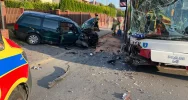 Zderzenie samochodu z autobusem - 7 osób poszkodowanych - zdjęcie 5