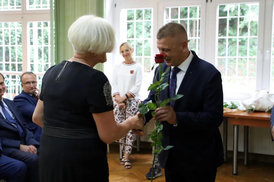 Podsumowano rok szkolny: nagrody na uczniów i nauczycieli - zdjęcie 8