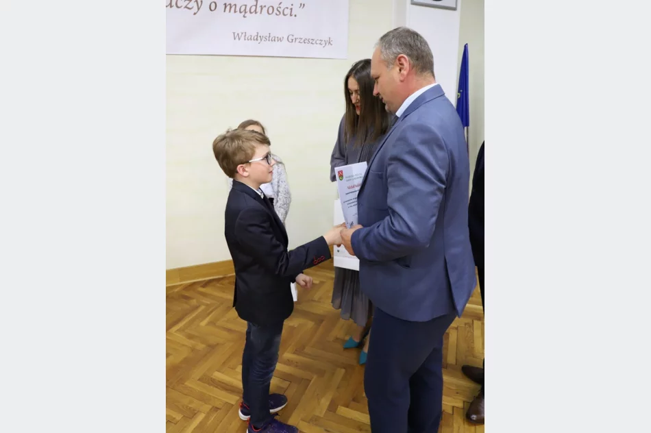 Podsumowano rok szkolny: nagrody na uczniów i nauczycieli - zdjęcie 14
