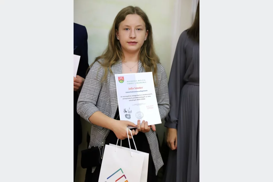 Podsumowano rok szkolny: nagrody na uczniów i nauczycieli - zdjęcie 17