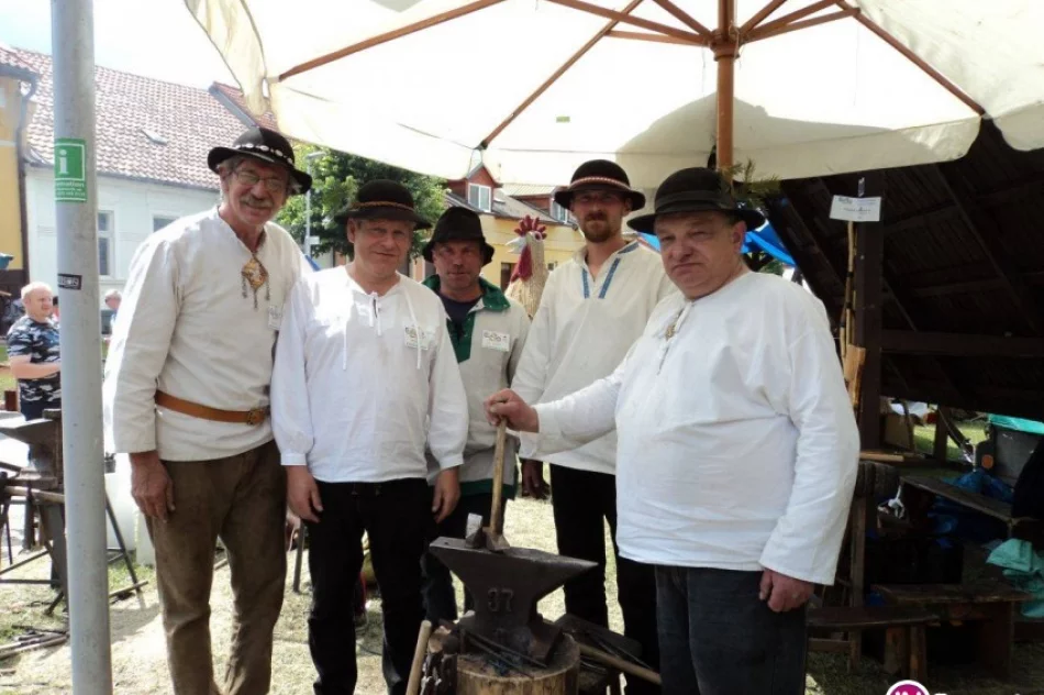 Kowale z Pisarzowej na Festiwalu Europejskiego Rzemiosła Ludowego na Słowacji - zdjęcie 2