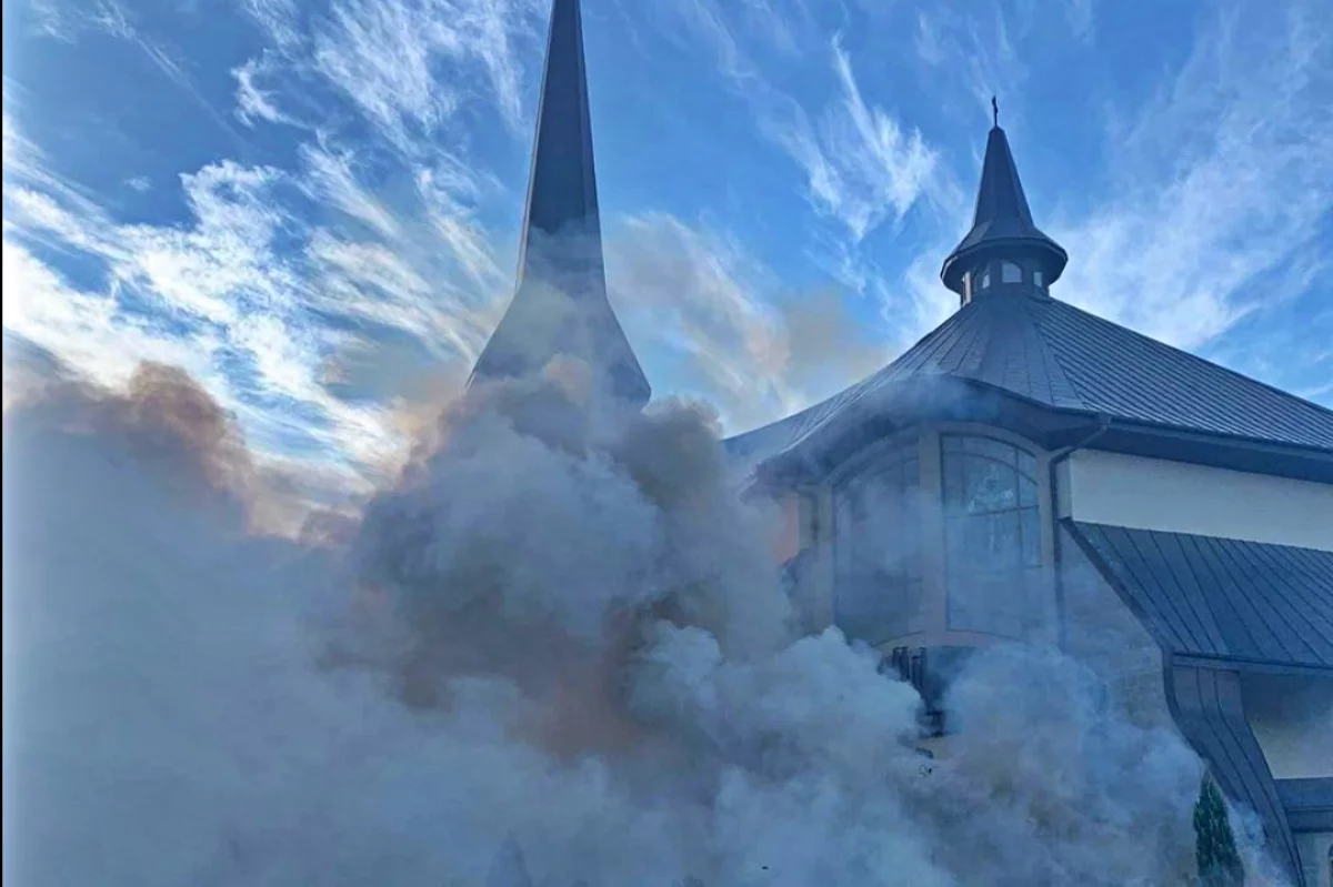 Przy kościele wybuchł pożar