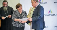 Samorządowcy odebrali symboliczne czeki - zdjęcie 2