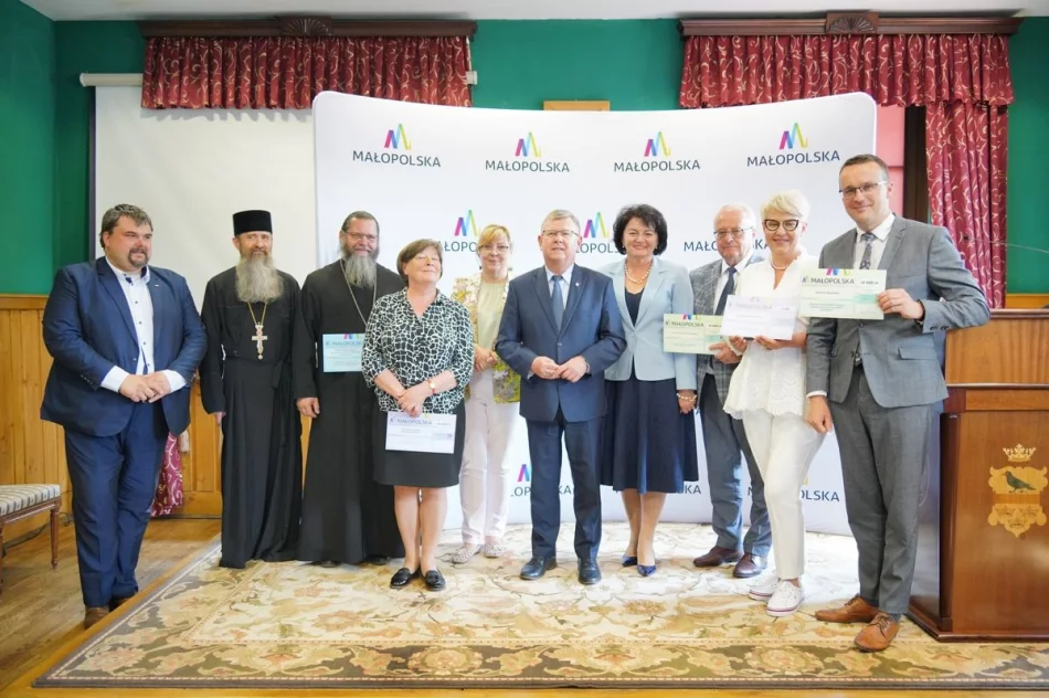 Samorządowcy odebrali symboliczne czeki - zdjęcie 4