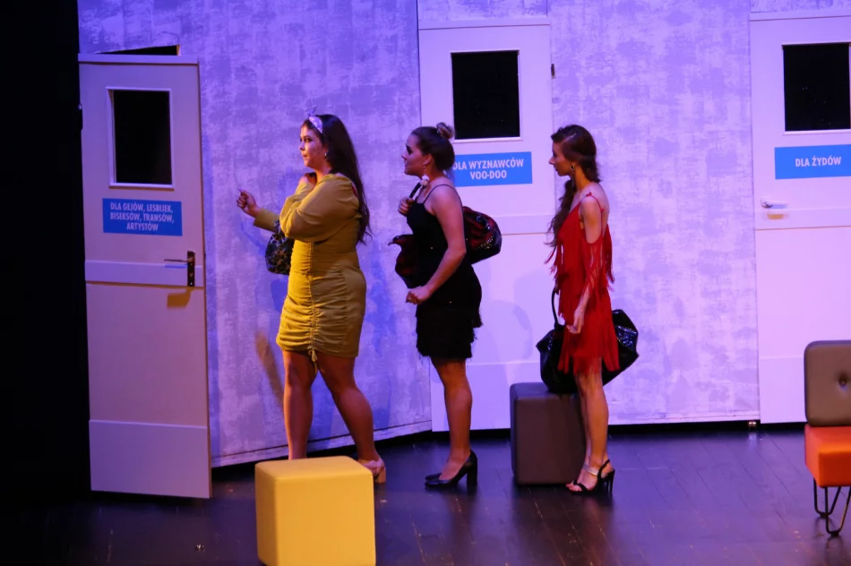 PREMIERA NOWEGO SPEKTAKLU pt.: „ZAŚWIATY, czyli CZY PIES MA DUSZĘ?” już za nami!  - zdjęcie 5