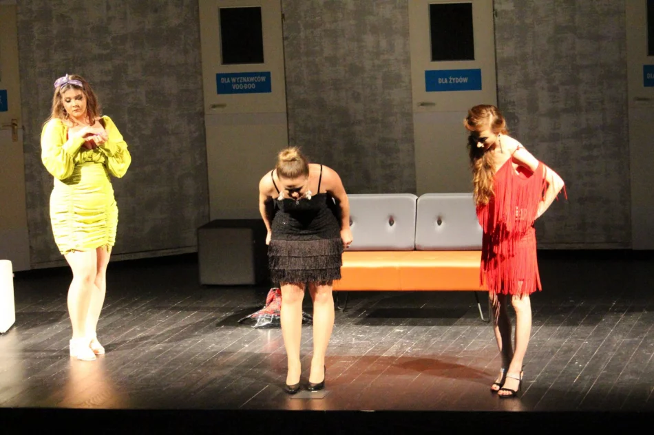 Premiera zapewniła wachlarz emocji: od śmiechu do zadumy - zdjęcie 10