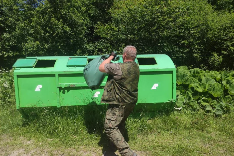 Sprzątali las: "królowały" puszki, szkło i opony - zdjęcie 10