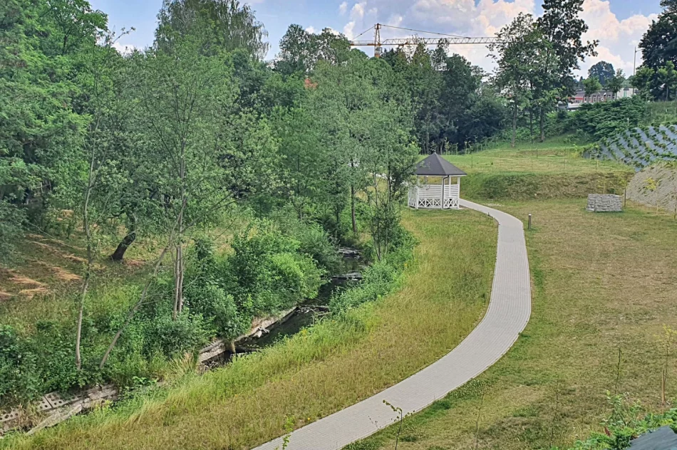 Fetor utrudnia wypoczynek w parku i uprzykrza życie sąsiadom - zdjęcie 17