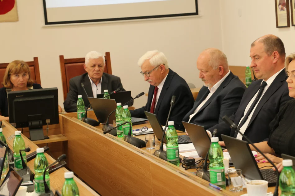 Jednogłośne wotum zaufania oraz jednogłośne absolutorium dla Burmistrza Miasta Limanowa - zdjęcie 5