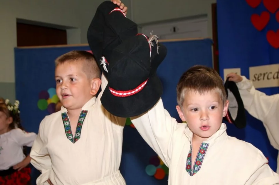 Dzień Mamy i Taty w Szkole Podstawowej nr 2 w Męcinie - zdjęcie 2