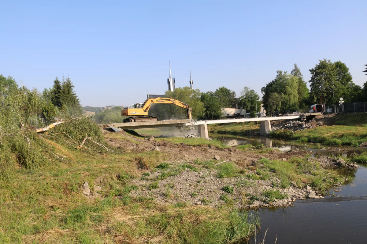 Trwa rozbiórka mostu na ul. Lipowej