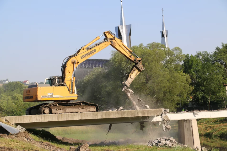 Trwa rozbiórka mostu na ul. Lipowej - zdjęcie 4