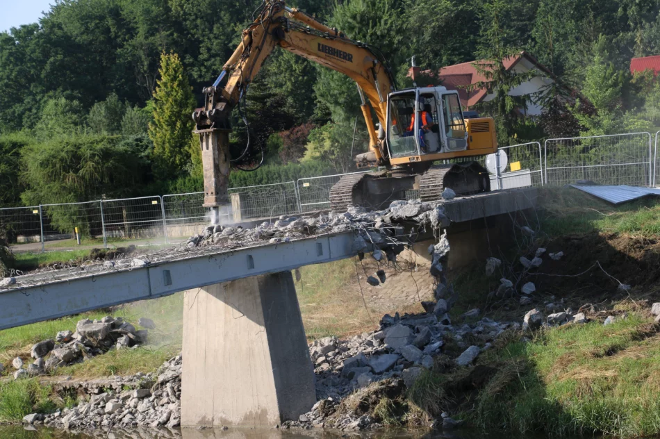 Trwa rozbiórka mostu na ul. Lipowej - zdjęcie 5