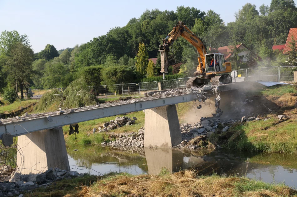 Trwa rozbiórka mostu na ul. Lipowej - zdjęcie 7