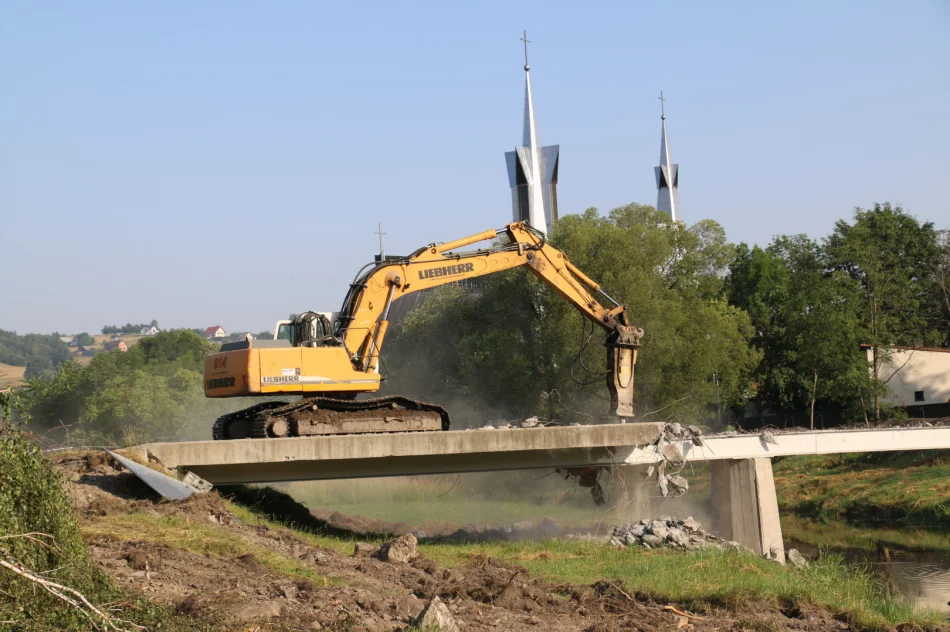 Trwa rozbiórka mostu na ul. Lipowej - zdjęcie 9