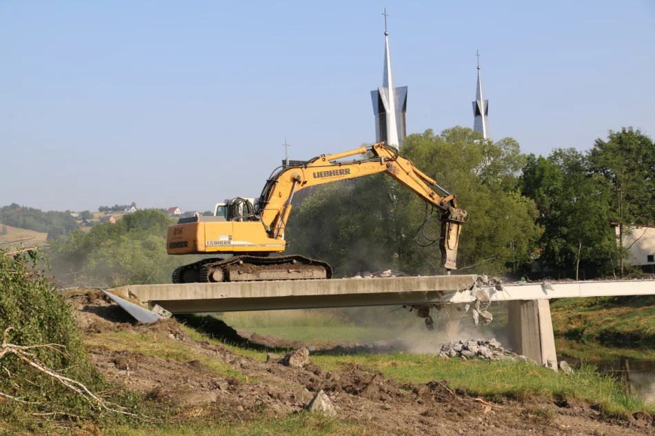 Trwa rozbiórka mostu na ul. Lipowej - zdjęcie 10