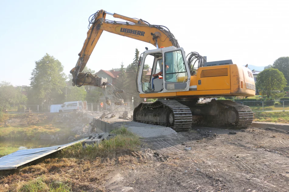 Trwa rozbiórka mostu na ul. Lipowej - zdjęcie 12