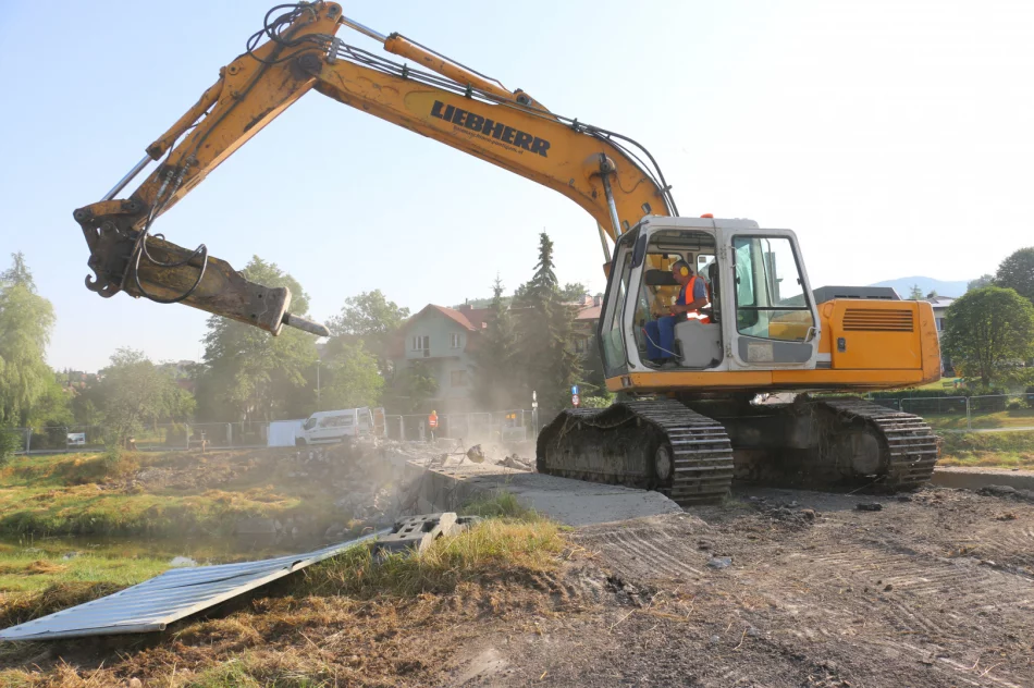 Trwa rozbiórka mostu na ul. Lipowej - zdjęcie 13