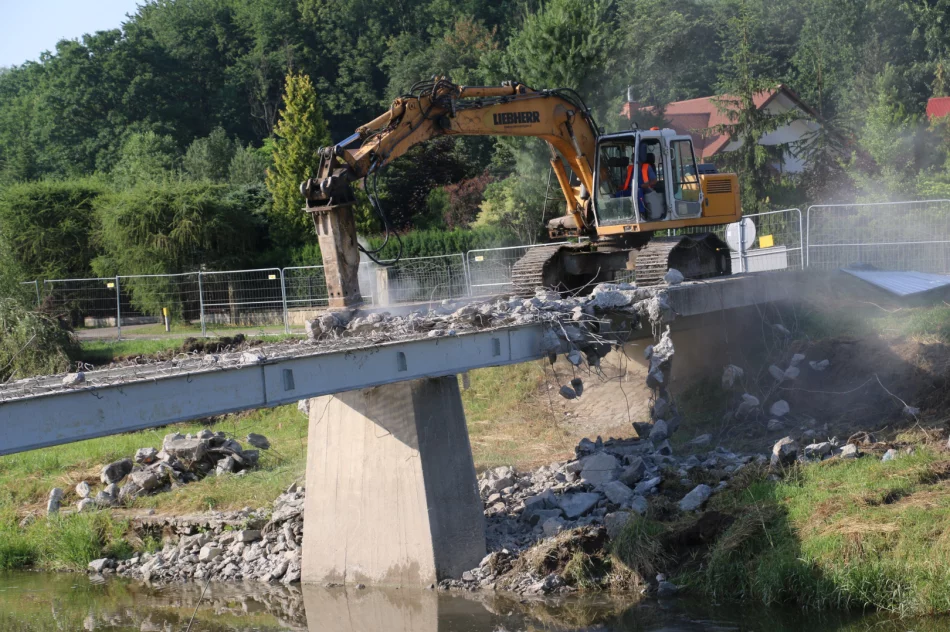 Trwa rozbiórka mostu na ul. Lipowej - zdjęcie 17