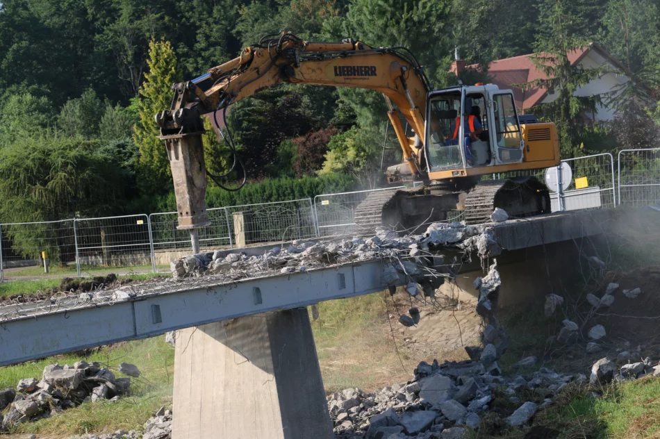 Trwa rozbiórka mostu na ul. Lipowej - zdjęcie 18