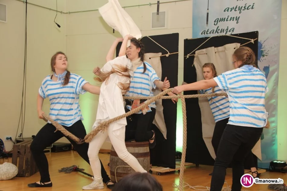 Grupa Teatralna 'HYDRA' z ZS w Starej Wsi II najlepsza w Małopolsce! - zdjęcie 3