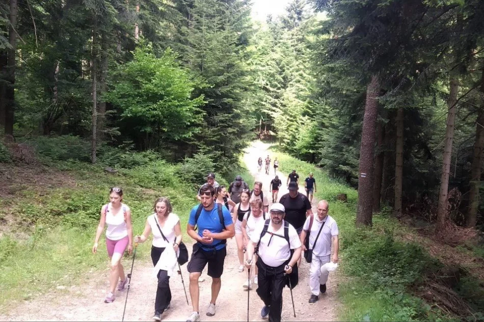 Charytatywny rajd pieszy policjantów - zdjęcie 3