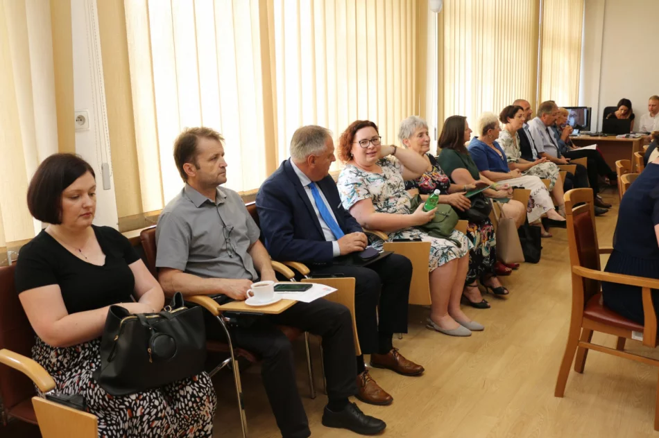 Absolutorium i wotum dla burmistrza, w tle demografia i perspektywy dla młodych - zdjęcie 10