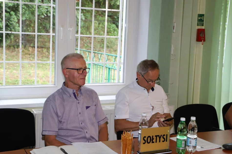 Jednogłośne absolutorium dla Wójta Gminy Limanowa Jana Skrzekuta - zdjęcie 8