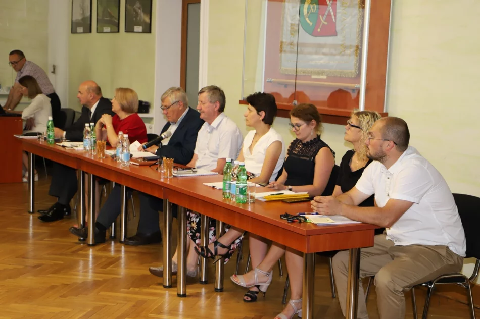 Jednogłośne absolutorium dla Wójta Gminy Limanowa Jana Skrzekuta - zdjęcie 11